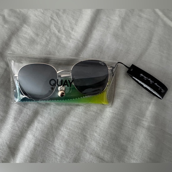 QUAY Jezabell sunglasses NWT - Picture 1 of 2